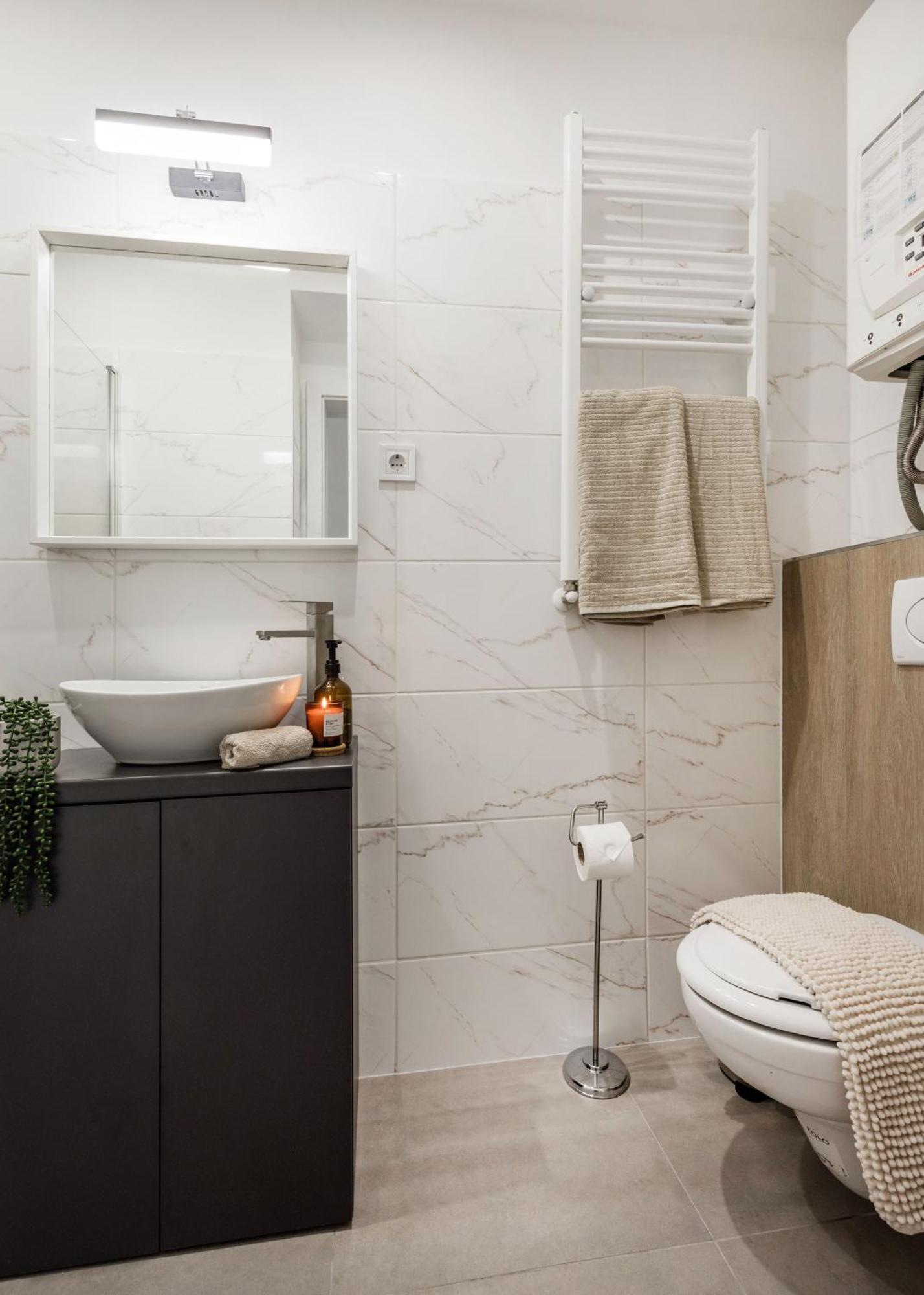 Central Budapest Oasis - Modern Charm, Timeless Comfort Exterior foto