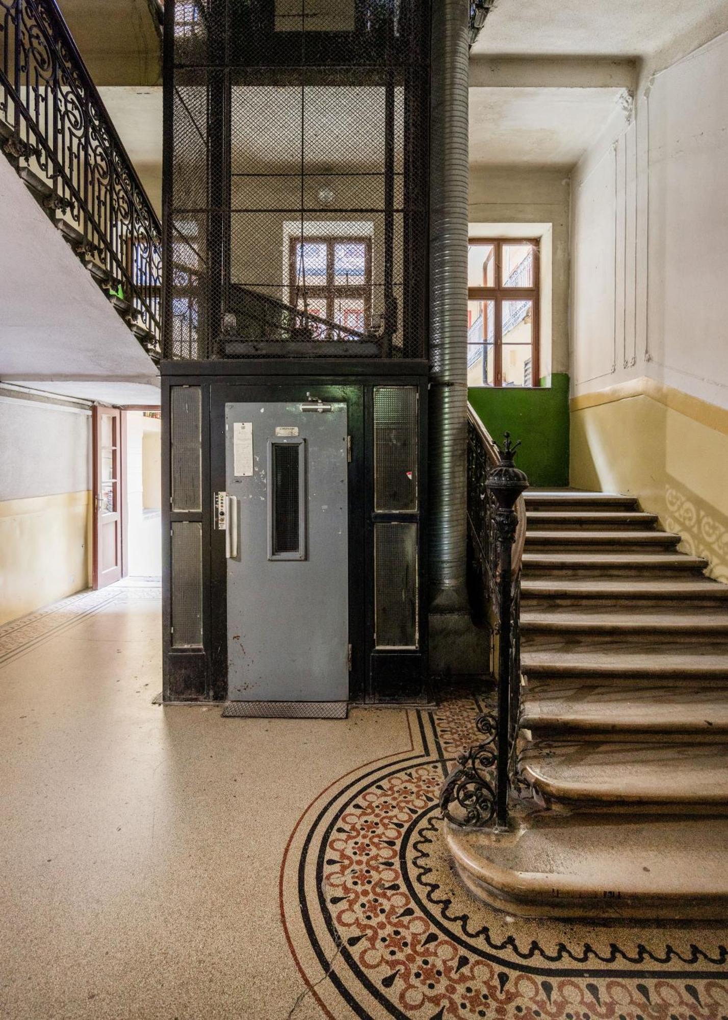 Central Budapest Oasis - Modern Charm, Timeless Comfort Exterior foto